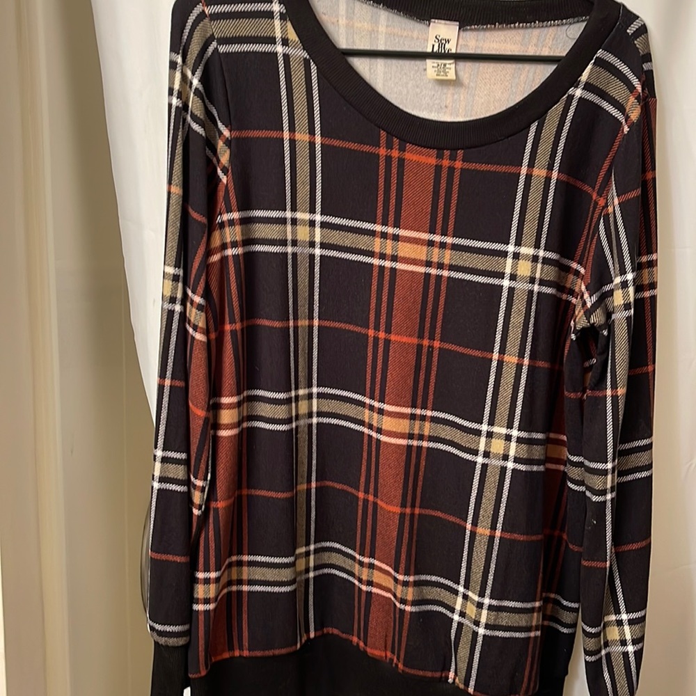 Women’s long sleeve knit top